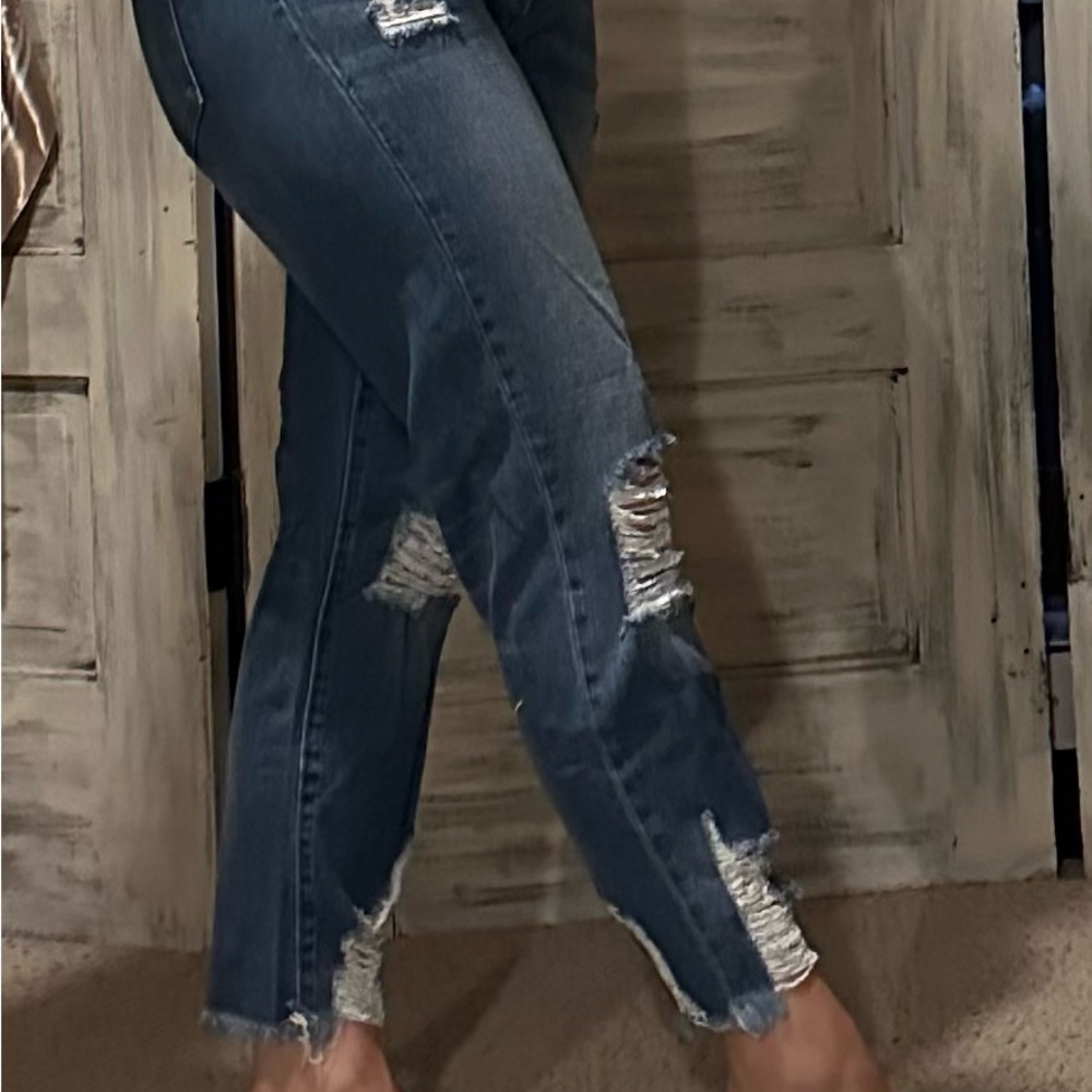 Blue Cropped Jeans with Distressed Details